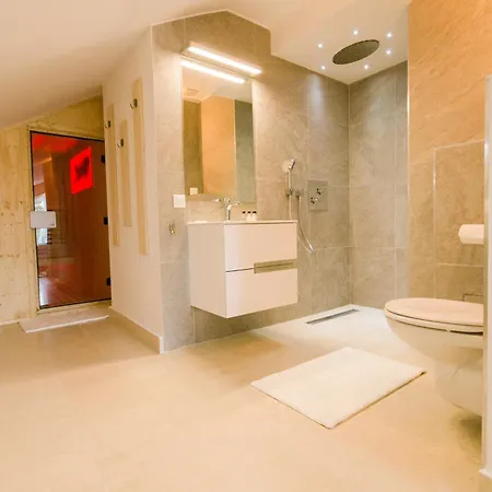 Signature Penthouse With Jacuzzi And Sauna And 4 Bedrooms *